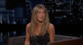 GEOGRAFIJA JOJ NIJE JAČA STRANA: Dženifer Aniston boravila je u Parizu zbog snimanja filma, a tvrdi da je Ukrajina jako blizu!