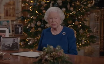 POHLEPNI! Kraljica Elizabeta stalno je krila čokoladu od porodice, a u goste je nosila posebnu kutiju za sebe, evo zbog čega