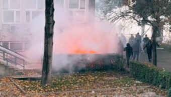 NAVIJAČI U ZAGREBU NAPRAVILI HAOS: Torcida i BBB se potukli, ljudi nepomično leže po ulicama!  (VIDEO)