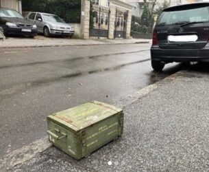 BIZARNO! Pogledajte čime čuva parking mesto u Beogradu! Ovo niste videli nikad (FOTO)