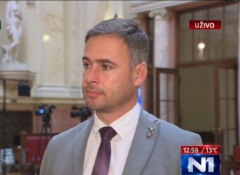“NAŠI” TVRDE: Miroslav Aleksić je tražio kažnjavanje reprezentacije Srbije zbog zastave “Nema predaje”?!