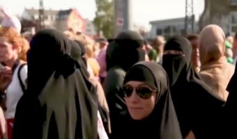NOVI OBIČAJI U ŠVEDSKOJ: Familija tukla ženu i pretila da će je zapaliti jer su posumnjali da nije devica! (VIDEO)