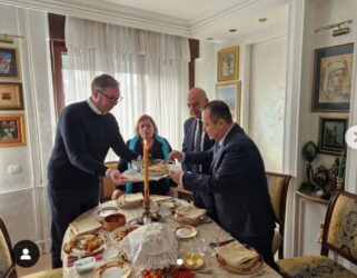 Predsednik Aleksandar Vučić pokazao ko mu je došao na slavu!
