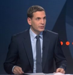 “KOSOVSKI BONŽUR” Francuski potrčko Miloš Jovanović agituje za Šiptare, a Vučića zove izdajnikom (VIDEO)