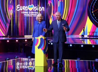 Kralj Čarls sa suprugom Kamilom predstavio scenu Evrovizije (VIDEO)