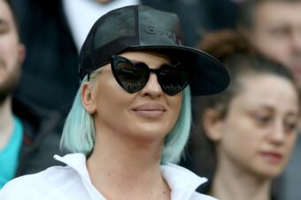 “ZATVORITE ŠKOLU, PIŠITE O MALIM HEROJIMA” Jelena Karleuša poslala APEL, REČI PARAJU SRCA