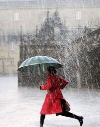 Promenljivo vreme u Srbiji: Oblačno sa kišom i pljuskovima! Temperatura u velikom padu!