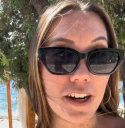KAKVE SU OVO CENE, LEŽALJKA 40€! Tiktokerki pao mrak na oči kad se posle 4 godine vratila u popularno letovalište na Jadranu (VIDEO)