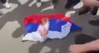 SKANDAL U ŽENEVI Učenici škole gaze srpsku zastavu (VIDEO)