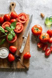 ŽENE SU POLUDELE ZA OVIM TRIKOM! Brza dijeta sa paradajzom: Jednostavna i efikasna, uz oprez!