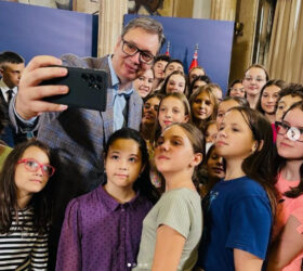 OVO JE VAŠA KUĆA, VI OVDE NISTE GOSTI! Vučić sa srpskom decom iz regiona: Mi Srbi smo jedan narod, ma u kom delu sveta živeli (FOTO)