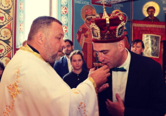 UPAMĆEN JE PO SKANDALIMA U RIJALITIJU: Oženio se Aleksandar Požgaj! Mlada zasijala u venčanici sa dekolteom do pupka! (FOTO)