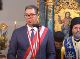 Veliko priznanje: Predsedniku Vučiću uručen Orden Eparhije budimske prvog reda!