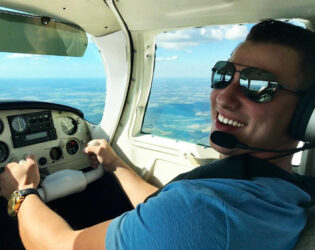 OGLASIO SE DEČKO TANJE SAVIĆ: Pilot podelio zajedničku fotografiju, pa se emotivnim rečima obratio pevačici! (FOTO)