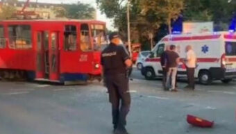 HAOS OD JUTRA! SUDAR TRAMVAJA I AUTOBUSA U BEOGRADU: Povređeno deset ljudi