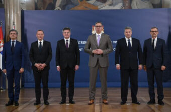 “TEŽAK SASTANAK SA VELIKOM PETORKOM” Oglasio se Vučić: Verujem da ćemo pronaći put za izlazak iz krize (FOTO)
