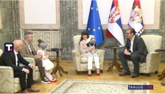 Vučić primio porodicu Janković sa KiM! Lazar hiljadita beba rođena u novoj bolnici u Pasjanu – predsednik kumovao!