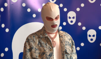 OVAKO DEVITO IZGLEDA BEZ MASKE! Isplivale reperove fotke iz pravog života! (FOTO)