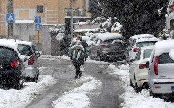 POLARNI VRTLOG DONOSI HAOS U EVROPU Ako se spusti ka Srbiji, očekujte DEBELE smetove snega!