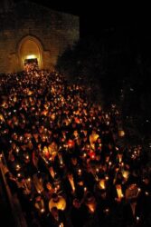 Građani Praga pale sveće posle masovnog ubistva – dan žalosti u subotu!