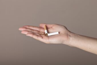 Pušenju na javnim mestima došao kraj: Zabrana važi i za elektronske cigarete