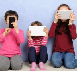 STRUČNJACI OTKRIVAJU: Kada dete treba da dobije mobilni telefon i pristup društvenim mrežama!?