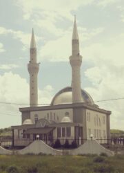 LEPLJIVOM TRAKOM VADIO PARE IZ SEFA: Uhapšen lopov (20) koji je na dosad neviđen način opljačkao džamiju u Bujanovcu!