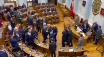 CRNA GORA: Totalni haos na Cetinju! Potukli se poslanici! (VIDEO)