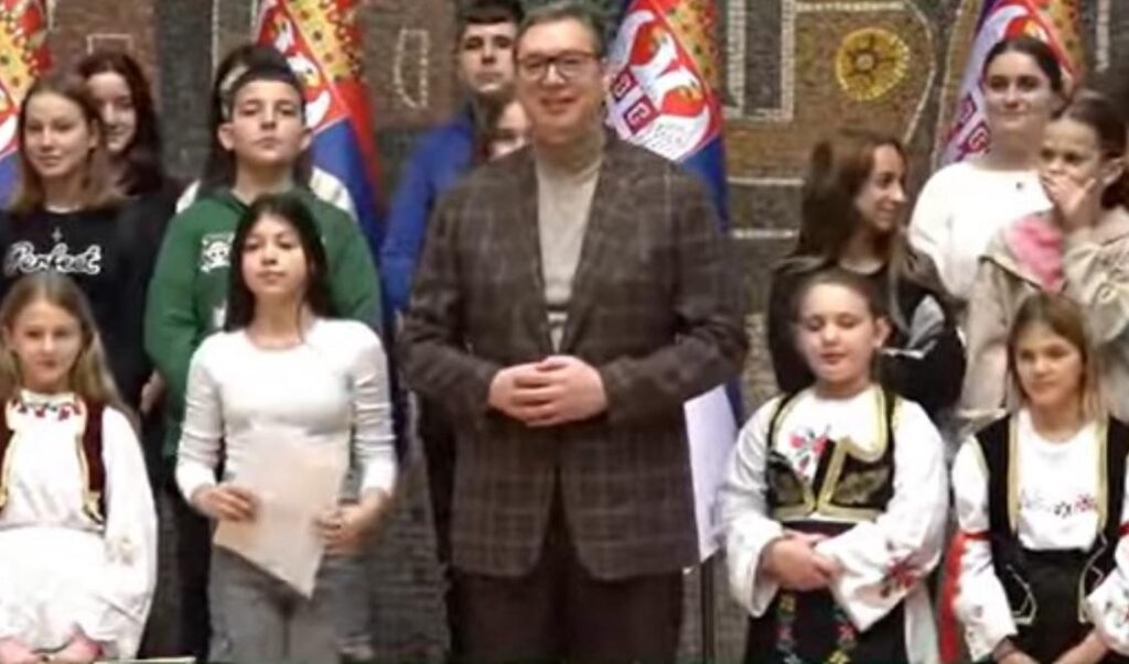 Predsednik Vučić sa decom sa Kosova i Metohije