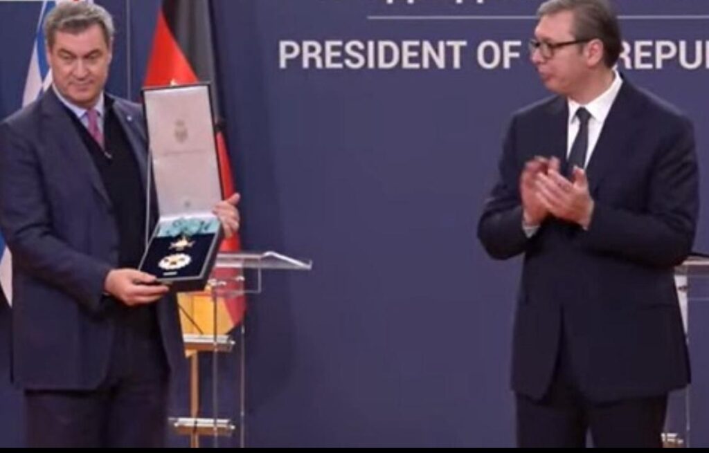 Vučić odlikovao predsednika Vlade Bavarske