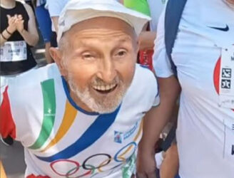 Najveći HEROJ Beogradskog maratona: Deda od 90 GODINA dao domaći zadatak mladima, svi mu aplaudirali