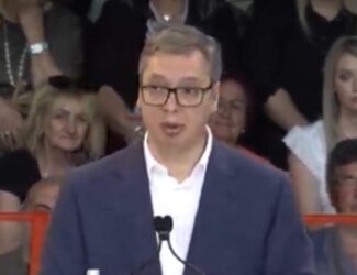 “Branimo svoju državu, a građane nikada ne oštetimo”: Predsednik Vučić na skupu izborne liste “Aleksandar Vučić – Čačak sutra” (VIDEO)