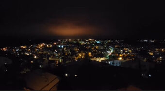BEOGRAĐANI ZABRINUTI! Misteriozna pojava iznad srpske prestonice: Sve vreme treperi crvena svetlost, iz svih delova se može videti, ŠOK! (FOTO)