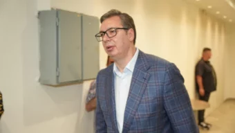 PREDSEDNIK VUČIĆ STIGAO U ŠTAB SNS Kratko i jasno odgovorio Žaklini: “Batinaši tuku poštene ljude!”