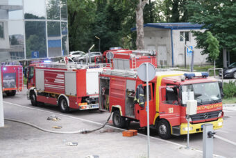 IZBIO POŽAR U KBC “DRAGIŠA MIŠOVIĆ” Hitna reakcija, 14 vatrogasaca sa pet vozila na licu mesta!