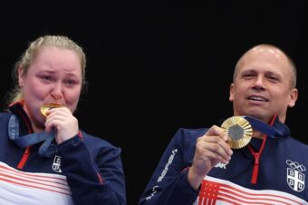 ZORANA LIJE SUZE RADOSNICE! Naši sportisti se potpuno RAZNEŽILI posle ZLATA! (FOTO)