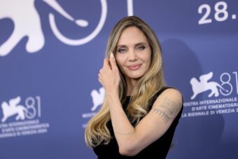 FILM “Marija” večeras na VENECIJANSKOM filmskom festivalu! Anđelina Džoli u ulozi MARIJE KALAS! (FOTO)