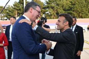 VUČIĆ OTKRIO O ČEMU RAZGOVARA SA MAKRONOM: “Sa iskrenim prijateljem i partnerom Srbije Emanuelom Makronom uvek ima mnogo važnih tema za razgovor”