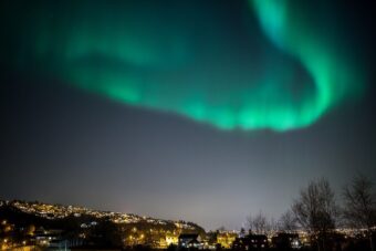 EVO KADA MOŽEMO VIDETI AURORU BOREALIS U SRBIJI! U subotu 17. avgusta očekujte udar u Zemlju