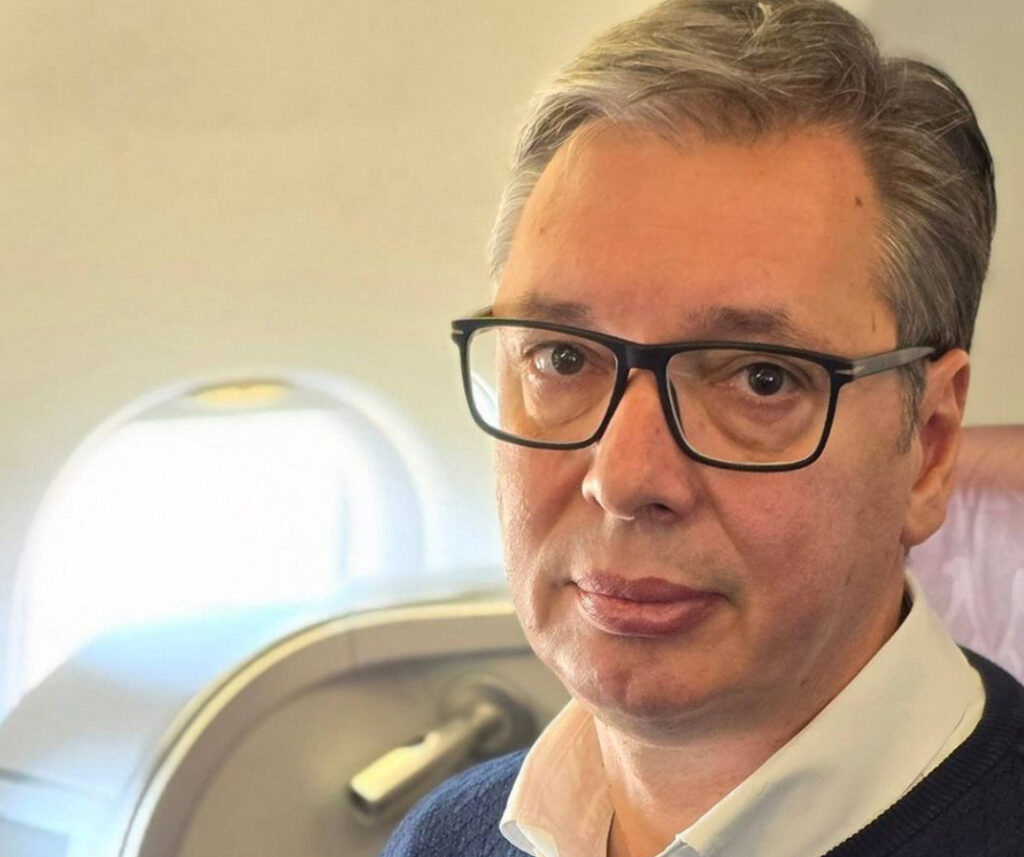 Vučić se oglasio iz aviona