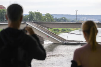 HAOS I PANIKA! Prve slike mosta koji se srušio!  Saobraćaj u potpunom prekidu, opšti kolaps u gradu (FOTO)