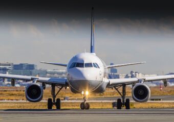 AVION HITNO SLETEO ZBOG DIMA U KABINI! Više osoba zatražilo pomoć