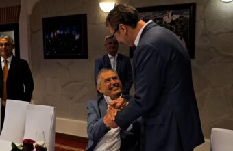 ŽIVI BILI, NA MNOGA LJETA Vučić prisustvovao proslavi rođendana Miloša Zemana (VIDEO)