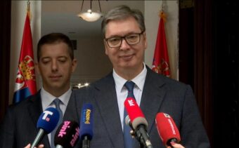 VUČIĆ POSLAO PORUKU OPOZICIJI: “Umem da ih razbucam kao Panta pitu i nastaviću to da činim do kraja svog mandata”