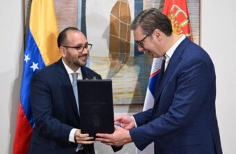 VUČIĆ ODLIKOVAO PREDSTAVNIKA VENECUELE U UN “Orden srpske zastave prvog stepena nije samo lično priznanje, već i simbol zajedničke borbe za pravdu i mir”