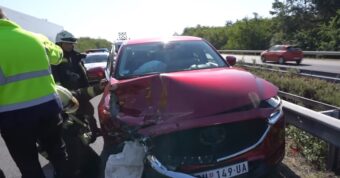 SRPSKI JUTJUBERI DOŽIVELI STRAŠNU SAOBRAĆAJNU NEZGODU!Auto smrskan, vatrogasci hitno izašli na lice mesta (FOTO)