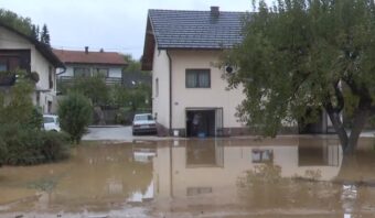 OPŠTI HAOS U BiH! Stanje nesreće zbog obilnih padavina proglašeno u opštinama Kiseljak i Vareš! Pokrenut i apel za pomoć ugroženima! (VIDEO)