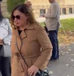 MILJANA KECMANOVIĆ POSLEDNJA STIGLA U SPECIJALNI SUD! Lice krila ispod tamnih naočara (FOTO/VIDEO)