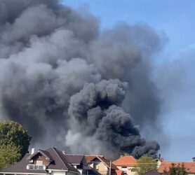 Gori mlekara u Kragujevcu! Kulja crni dim na sve strane, akcija gašenja u toku! (FOTO/VIDEO)