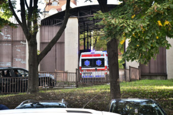 Poznato ko će sedeti pored DEČAKA-UBICE dok bude svedočio protiv svojih roditelja